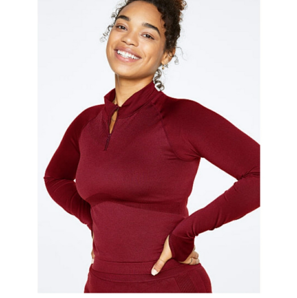 - VS Pink New Everyday Seamless Cropped Active top